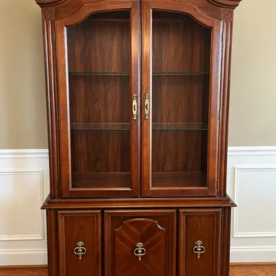 Thomasville Serenade Collection two-piece china cabinet and hutch 