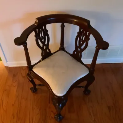 Vintage Victorian-Style Carved Wood Corner Chair – Claw Feet & Upholstered Seat