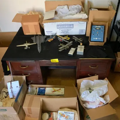 Vintage Model Airplanes, Aviation Collectibles & Hobby Kits – Large Assorted Lot