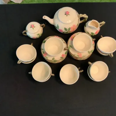 Vintage Hand-Painted Pink Rose Porcelain Tea Set – Teapot, Cups & Saucers