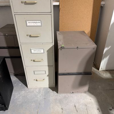 Sale Photo Thumbnail #171: safes and file cabinets