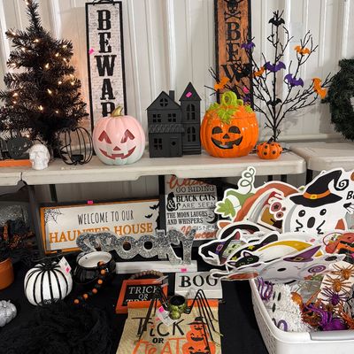 Sale Photo Thumbnail #17: Halloween, Signs, Pumpkins, and Decor