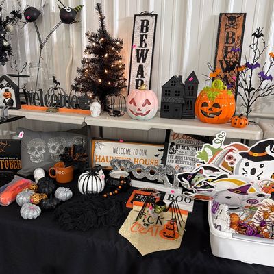 Sale Photo Thumbnail #15: Halloween, Signs, Pumpkins, and Decor