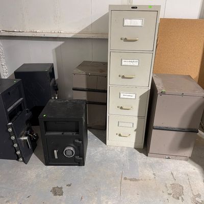 Sale Photo Thumbnail #170: safes and file cabinets