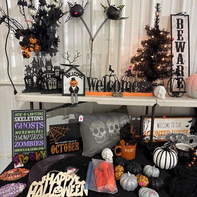 Sale Photo Thumbnail #16: Halloween, Signs, Pumpkins, and Decor