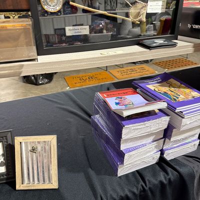 Sale Photo Thumbnail #58: Cherokee, books, decor, frames