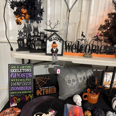 Sale Photo Thumbnail #18: Halloween, Signs, Pumpkins, and Decor