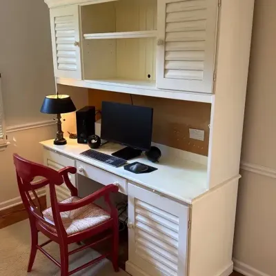 Office Desk W/Hutch, Chair & Lamp