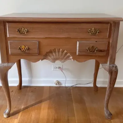 Queen Anne-Style Lowboy Dressing Table