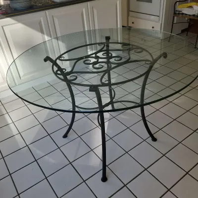 4' Round Glass Top Table W/ Metal Base 31" T