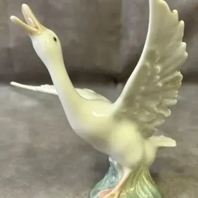 Vintage Lladro Porcelain Goose Figure