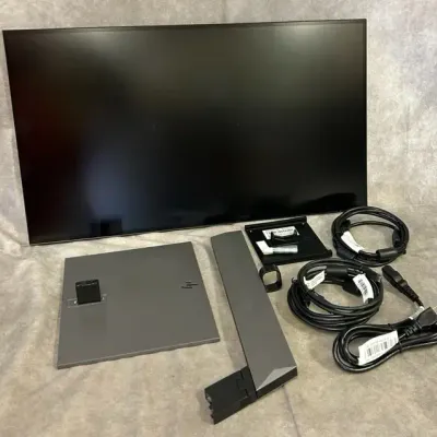 27” HP Z27u G3 QHD USB-C Monitor & Stand Set Up