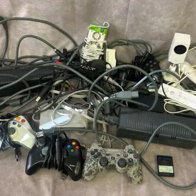 Xbox, PS, & Nintendo Wires, Controllers, & Accessories 