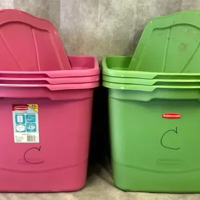 6 Rubbermaid 18 Gallon Storage Containers 