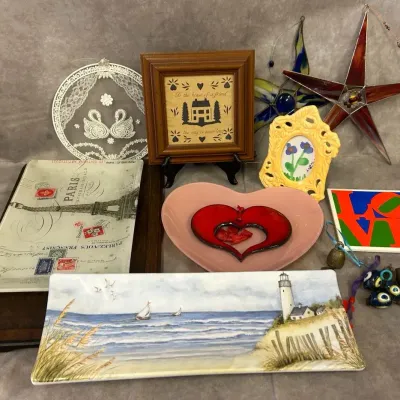 Assorted Home Decor Items 