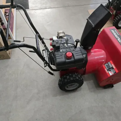 Sale Photo Thumbnail #11: Murray Snow King 8hp 24" Electric/Pull Start Snow Blower
Consignor States Item Works