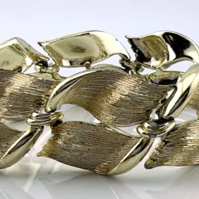 Vintage Lisner Brushed Gold Tone Link Bracelet