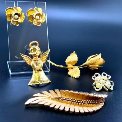 Gold Tone Vintage Jewelry Assortment 