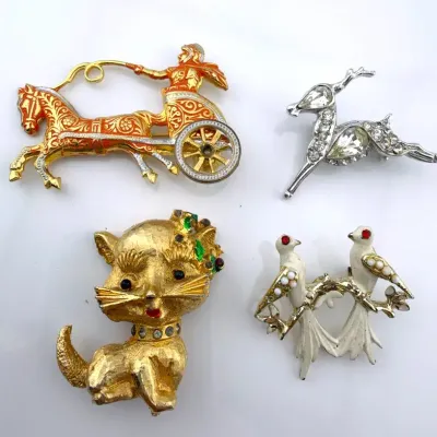 Set Of 4 Animal Themed Brooches 