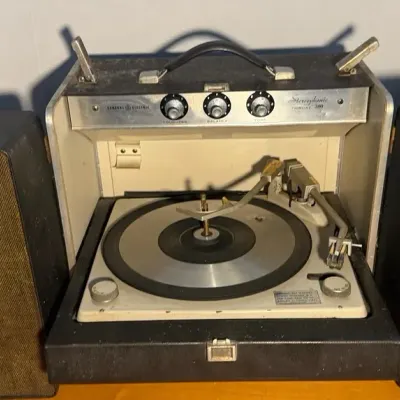 Vintage GE Stereophonic Trimline 300 Portable Record Player