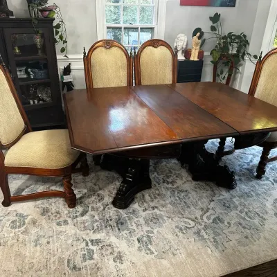 Dining Table W/ 4 Chairs