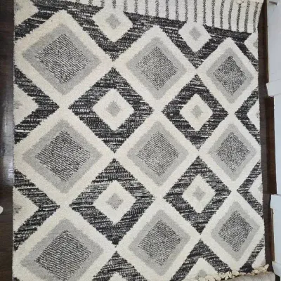 SURYA Tasseled Rug 5'3" X 7'