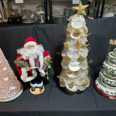 Thomas Kinkade and Other Christmas Decorations 