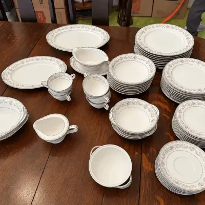 Noritake Edgewood 5807 China Set: Dinner Plates, Cups & Saucers, Bowls, Serving Pieces