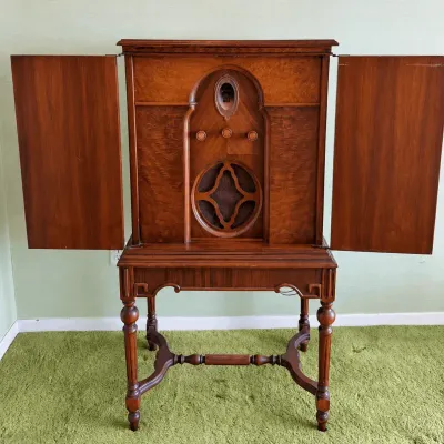 Majestic Model 70-B And 180 Antique Console Radio