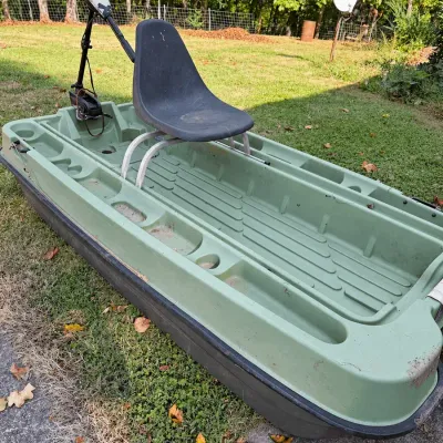 Pelican Bass Raider 8 Fishing Boat with Endura 50 Trolling Motor & Seat