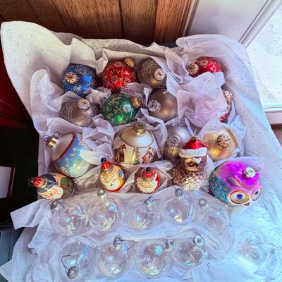Sale Photo Thumbnail #109: Boxed collection of vintage glass Christmas ornaments, including glittered ornaments, novelty figures, and clear iridescent globes.