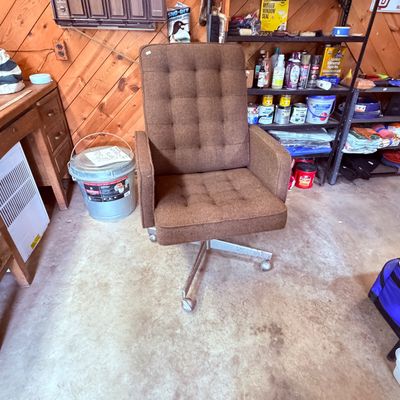 Sale Photo Thumbnail #112: Mid-century modern brown tufted upholstered office desk chair with a chrome rolling base.