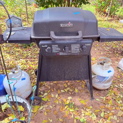 Sale Photo Thumbnail #91: Char-Broil Classic 3-burner outdoor propane gas grill, shown with 1 propane tanks.