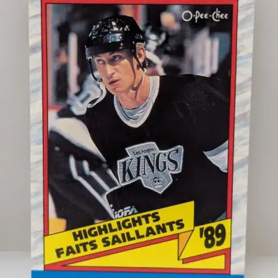 Sale Photo Thumbnail #777: 1989-90 O-Pee-Chee Wayne Gretzky Highlights trading card (#303) in clean, well-preserved condition.
