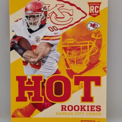 Sale Photo Thumbnail #142: 2013 Score Travis Kelce 'Hot Rookies' rookie trading card #HR-13, featuring the Kansas City Chiefs tight end.