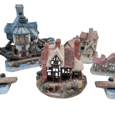 David Winter and Lilliput Lane Cottages Miniature Buildings