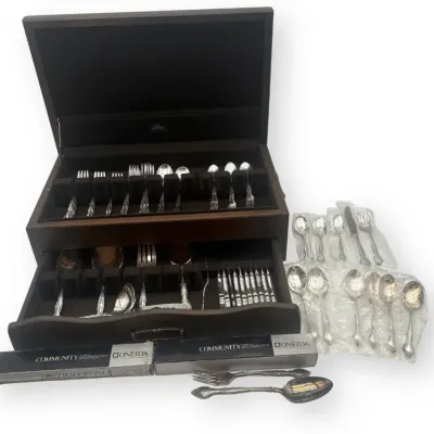 Oneida Community Affection Silverplate Flatware with Chest