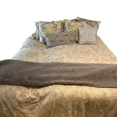 Cindy Crawford Style King Comforter Set Decorative Pillows/Throw Stratford Home 