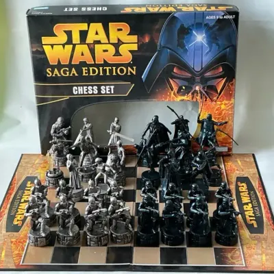 Star Wars Saga 2005 Chess Set by Hasbro Parker Brothers 