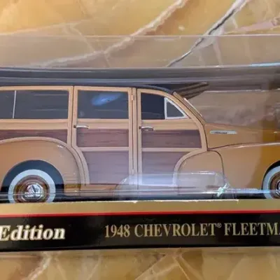 Maisto Special Edition 1:18 Scale 1948 Chevrolet Fleetmaster Woody Diecast Model Car