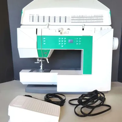 Husqvarna Viking Sewing Machine (G1)