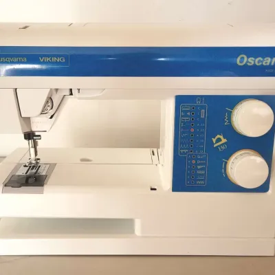 Husqvarna Viking Oscar Sewing Machine (LR)