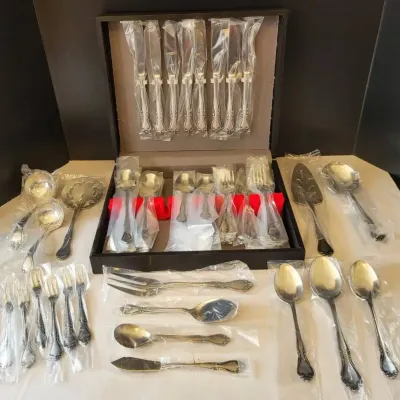 Vintage Amcrest Creon Stainless Flatware Set (G1)