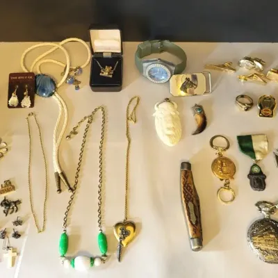 Costume Jewelry - Lot 1 (G1)