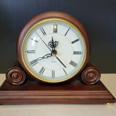 Vintage Bulova Wood Mantel Clock (G1)