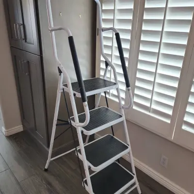 4-Step Ladder With Safety Bars, White Metal, Black Non-slip Rubber Steps, Living Sure Brand, Folds 