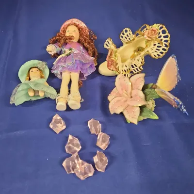 Adorable Mini Collectible Figurine Dolls And Floral Pieces 