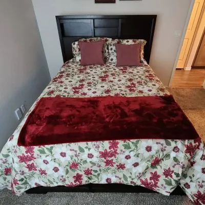 Full Size Bed, Wood Headboard, Rails & Footboard, Martha Stewart Floral Bedding, Mattress NOT Incl.