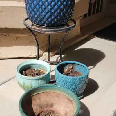 4 Blue Ceramic Planters & 1 Black Metal Stand, Teal, Blues, Greens