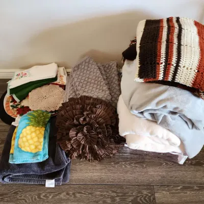 Linens Galore - Blankets, Pillow, Bath Towels, Kitchen Towels, Placemats, Afghan